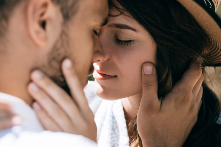 キスだけする男性心理は？付き合う前にキスする彼の気持ちを解説！